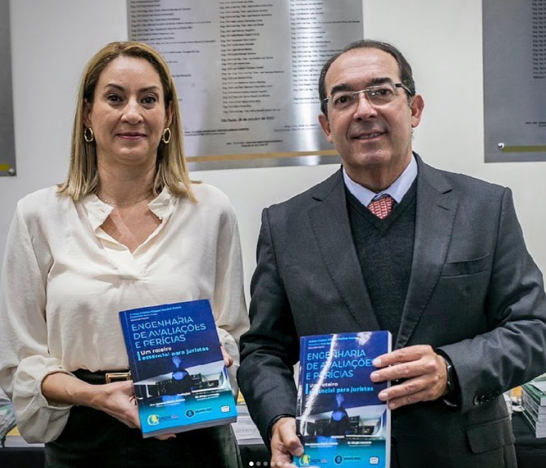 SINDUSCON/MG RECEBE EXEMPLAR DE LIVRO DE PERÍCIAS 